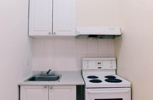 Kensington Market Apartment | 2 bedroom apt near Kensington Market unit 10