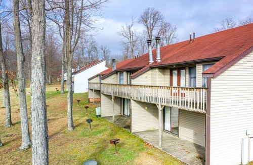 DuBois Condo | 2 Bedroom Condo in Lakeside Resort Community (1 Queen, 2 Twins)