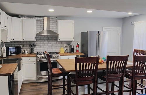 Secane Apartment | 2 Bedroom Cozy Country Getaway Apartment