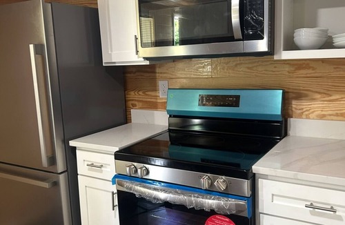 New Castle House | 2- Bedroom House Newly Remodeled Relaxing Escape