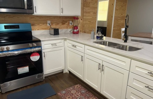 New Castle House | 2- Bedroom House Newly Remodeled Relaxing Escape