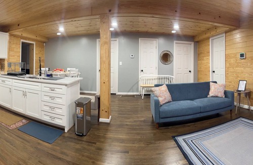 New Castle House | 2- Bedroom House Newly Remodeled Relaxing Escape