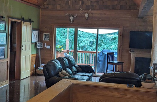 Leadsville House | 2-bedroom house that sleeps 6 in charming Elkins, WV