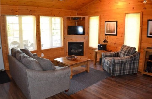 Wasaga Beach Ski Chalet | 2 bedroom luxury private Cabin located in the Lakes of Wasaga Resort