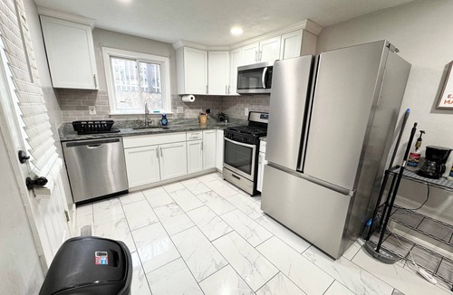 Brentwood House | 2-bedroom modern house in charming Pittsburgh
