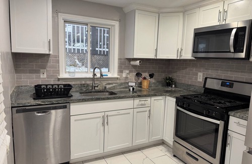 Brentwood House | 2-bedroom modern house in charming Pittsburgh