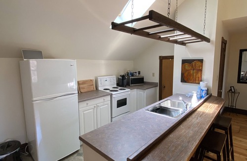 Southampton Apartment | 2 Bedroom, Southampton Apartment Near Beach & Downtown