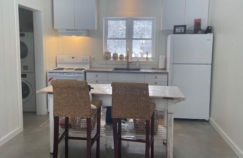 Dunchurch Cabin | 2 Bedroom Waterfront Cottage