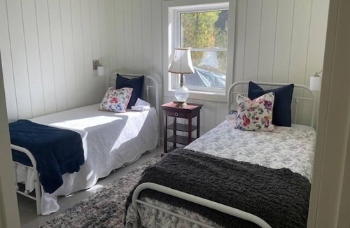 Dunchurch Cabin | 2 Bedroom Waterfront Cottage
