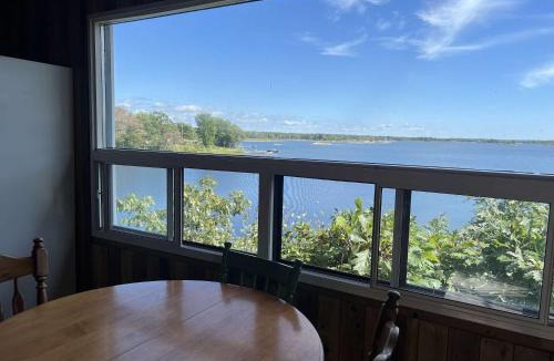 Carling House | 2-bedroom Waterfront Cottage in Georgian Bay - Rockwood #7