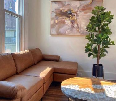 East Allegheny Apartment | 2 Bedrooms Warm & Historic Stay Free Parking