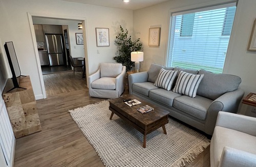 Homewood House | 2 BR Townhome in downtown Homewood next to SOHO