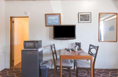 Breezewood Apartment | 2 Full Beds|Non-Smoking