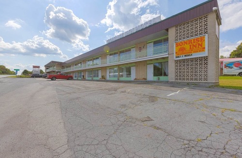 Breezewood Apartment | 2 Full Beds|Non-Smoking