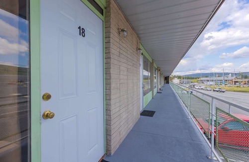 Breezewood Apartment | 2 Full Beds|Non-Smoking