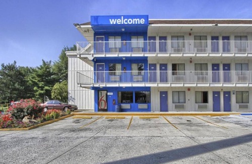 Camp Hill Apartment | 2 Full Beds with Refrigerator