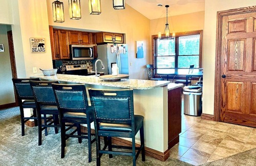 Hidden Valley Condo | 2 King Suites | Pool Access & A/C
