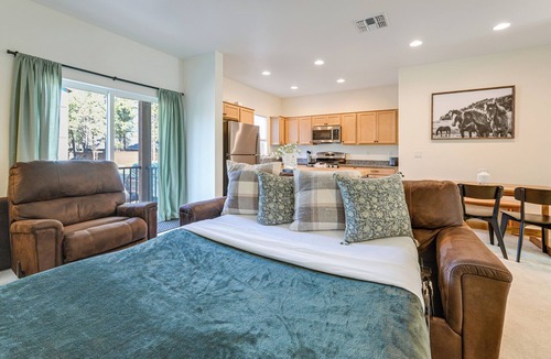 Flagstaff Cottage | 2 Mi to Dtwn Flagstaff: Home w/Balcony!