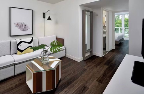 Rock Harbor Resort | 2 Resort-Style Room w/Junior Room in Coconut Wing