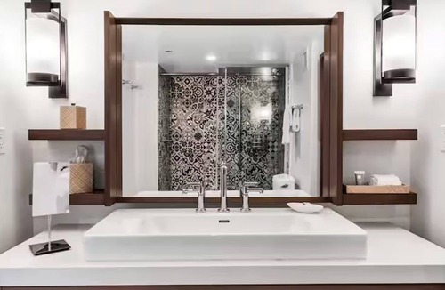 Rock Harbor Resort | 2 Resort-Style Room w/Junior Room in Coconut Wing