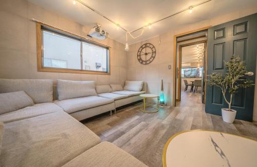Okubo House | 2 shower rooms #Shinjuku 5 min walk from station ,projector