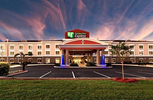 Lake Wales Hotel | 2-Star Hotel ∙ Holiday Inn Express Lake Wales North-Winter Haven, an IHG Hotel