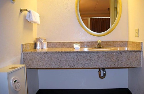 Syracuse Hotel | 2-Star Hotel ∙ Red Roof Inn Syracuse