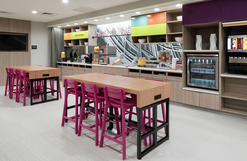 Airport North Hotel | 2 Units | Spacious Hotel Suite near MCO | Kitchenette | Gym