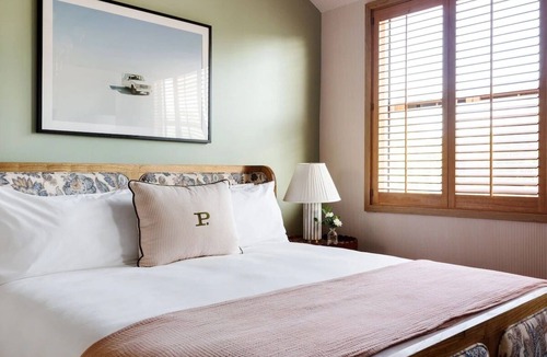 Hyde Park Hotel | 2 x The Deluxe King at Palihouse Hyde Park Village, Pets Allowed!
