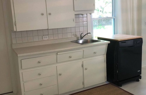 Wellington House | 20 m from Sandbanks ~ Family-friendly ~ 2-story ~ 3-bedroom ~2-bath century home
