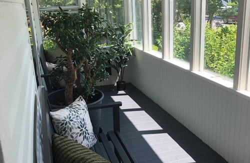 Wellington House | 20 m from Sandbanks ~ Family-friendly ~ 2-story ~ 3-bedroom ~2-bath century home