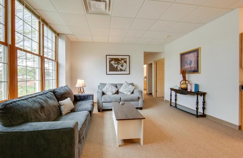 New Kensington Apartment | 20 Mi to Dtwn Pittsburgh: Pet-Friendly Apartment