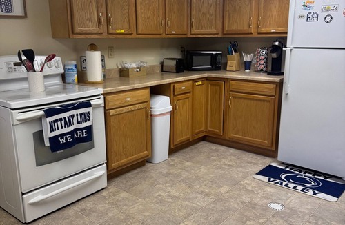 Julian House | 20 minutes from Penn State! Private entrance, cozy living space.