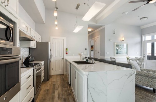 Faubourg Lafayette Condo | 20% OFF Monthly | 10% OFF Weekly-5BR Private Penthouse in the Heart of New Orleans