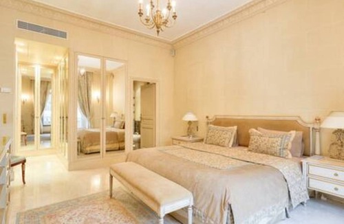 Champs-Elysees Apartment | 200 m² Apartment ∙ 3 bedrooms ∙ 6 guests