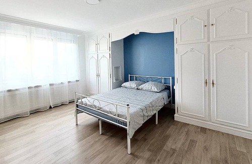 Bondy House | 200 m² House ∙ 5 bedrooms ∙ 10 guests