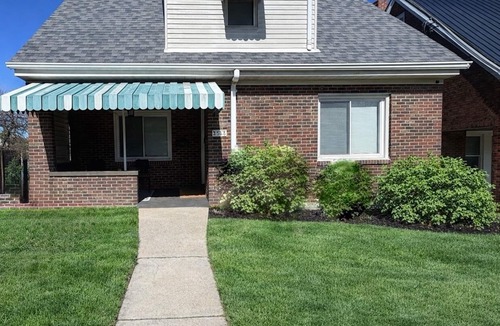 South Hills House | 2026 NFL Draft - Pittsburgh 2BR Home Conveniently Located - 4 miles to Stadium