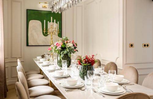 Faubourg-du-Roule Apartment | 203 m² Apartment ∙ 7 bedrooms ∙ 14 guests