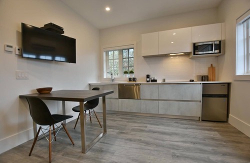 Collingwood Apartment | 204, 1 Bedroom - Downtown Collingwood, Luxury Boutique Hotel.