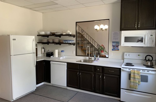 Port Elgin Hotel | 204 - Executive Rm Partial Lake View-Balcony 2 Queen