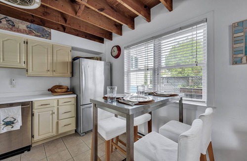 Lewes House | 209B Midland "The Cottage" Less than two blocks to Lewes Beach!