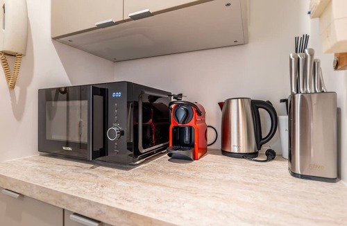 Montrouge Apartment | 20D-Renovated apartment walking distance to Paris