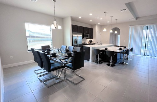 Haines City House | 211MCV: Huge 6 En Suite Pool Home! 2 King Suites Sleeps 12!