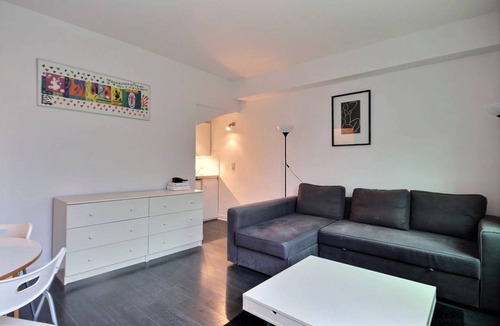 Neuilly-sur-Seine Apartment | 22 m² Apartment ∙ 1 guest