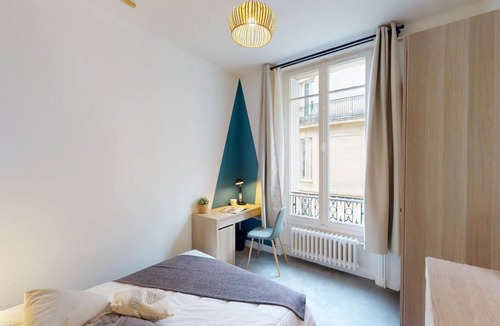 17th Arrondissement Resort | 228 m² Private room ∙ 1 bedroom ∙ 1 guest