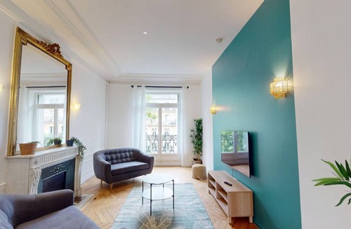 17th Arrondissement Resort | 228 m² Private room ∙ 1 bedroom ∙ 1 guest