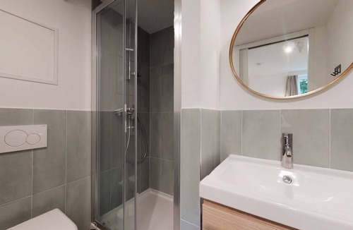 Suresnes Resort | 232 m² Private room ∙ 1 bedroom ∙ 2 guests