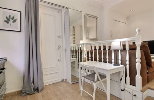 Neuilly-sur-Seine Apartment | 24 m² Apartment ∙ 1 guest