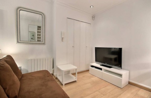 Neuilly-sur-Seine Apartment | 24 m² Apartment ∙ 1 guest