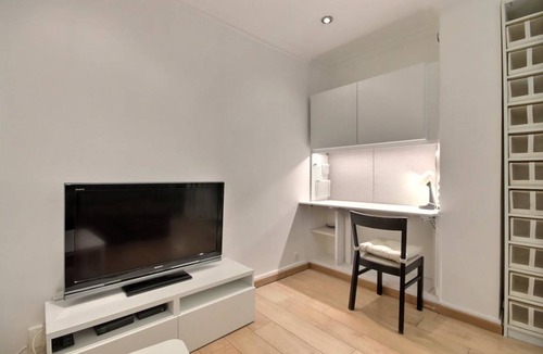 Neuilly-sur-Seine Apartment | 24 m² Apartment ∙ 1 guest